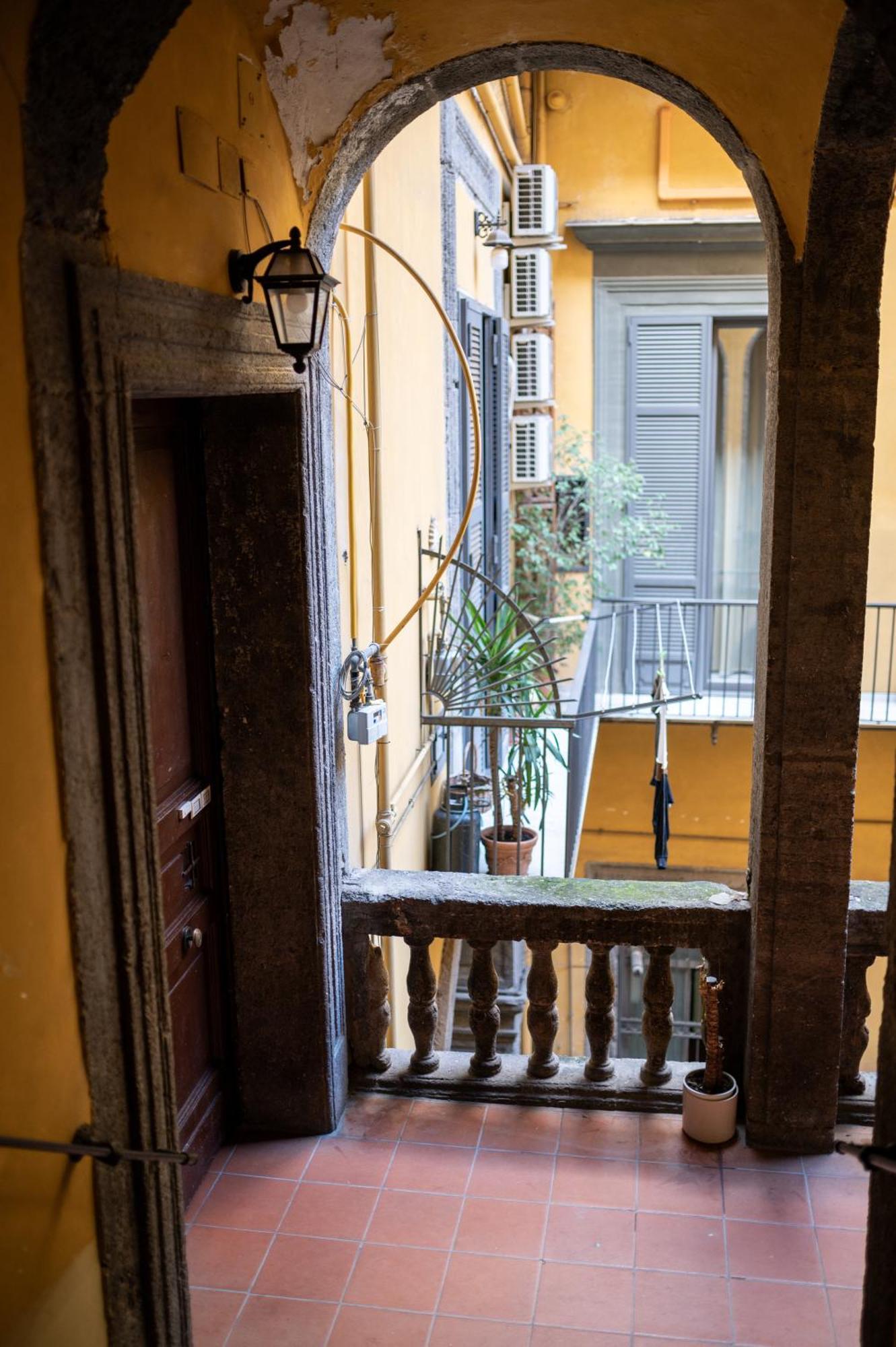 Stay Soft Apartment - Centro Storico Napoli Zewnętrze zdjęcie